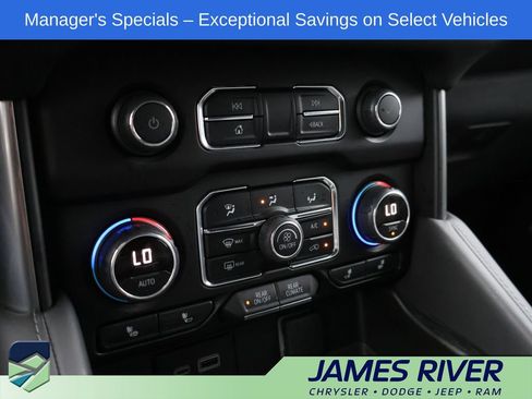 Used 2024 Chevrolet Suburban LT AWD/4WD image 38