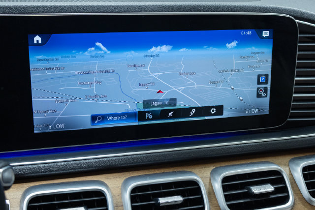 Used 2022 Mercedes-Benz GLE 350 4MATIC w/ Premium Package image 16