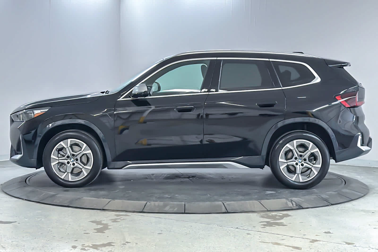 Used 2023 BMW X1 xDrive28i w/ Premium Package AWD/4WD image 5