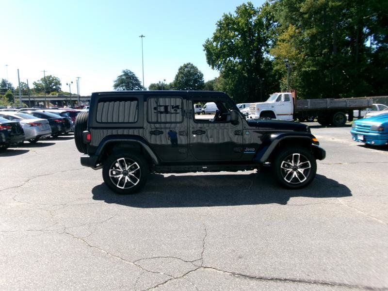 Used 2024 Jeep Wrangler Unlimited AWD/4WD image 11