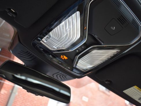 Used 2019 BMW 750i w/ Executive Package image 39