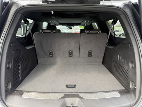 Used 2024 Chevrolet Suburban Premier w/ Premium Package image 12