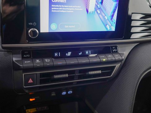 Used 2025 Toyota Camry SE image 23