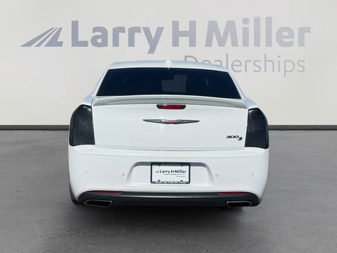 Used 2022 Chrysler 300 S w/ Safetytec Plus Group image 5