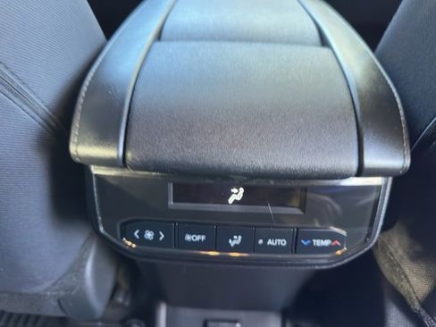 Used 2024 Toyota Highlander LE image 26