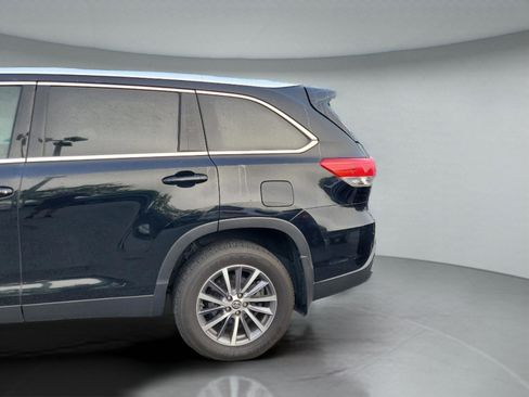 Used 2019 Toyota Highlander XLE image 21