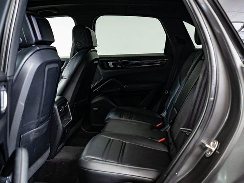 Certified 2022 Porsche Cayenne E-Hybrid w/ Premium Package image 47