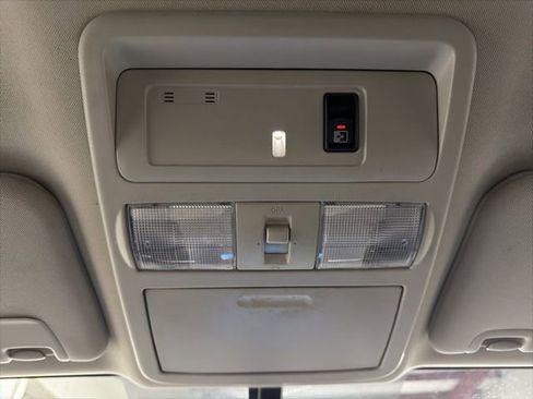 Used 2018 Nissan Titan SV w/ SV Convenience Package image 26