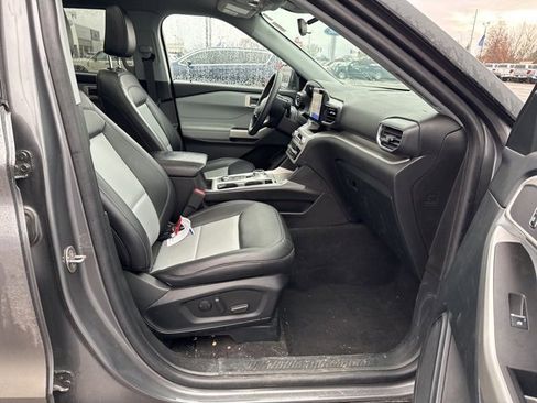 Used 2024 Ford Explorer XLT w/ Equipment Group 202A image 10