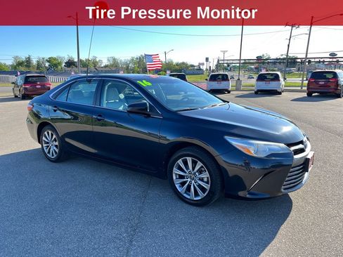 Used 2016 Toyota Camry XLE w/ Moonroof Package FWD image 8