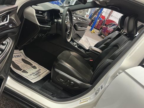 Used 2023 Jeep Grand Cherokee Altitude image 16