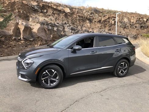 Used 2024 Kia Sportage LX image 2