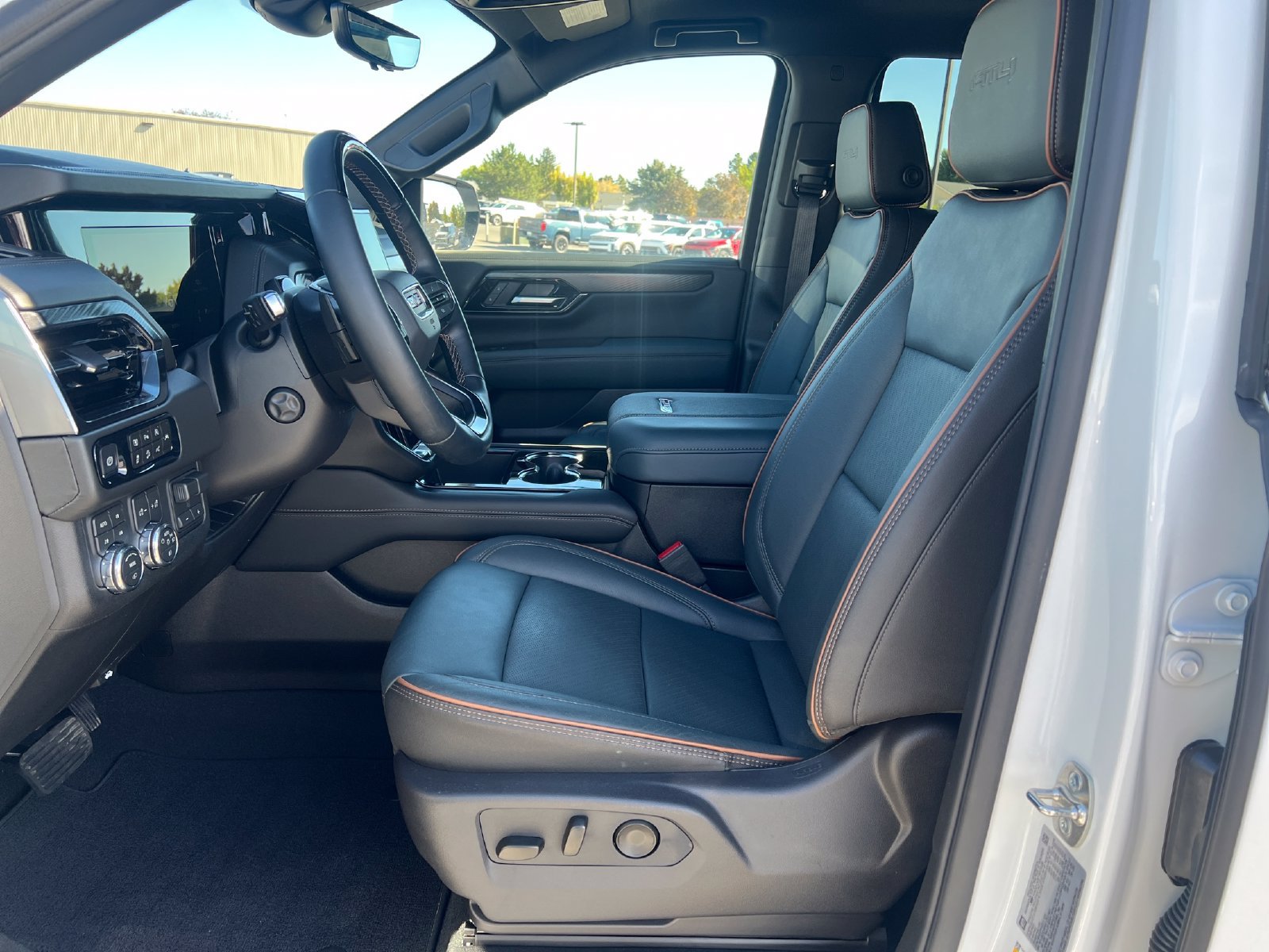 Used 2026 GMC Yukon AT4 w/ Premium Trailering Package AWD/4WD image 9