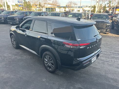 Used 2025 Nissan Pathfinder S image 4