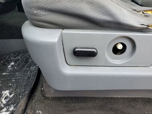 Used 2011 Ford F150 XLT w/ Trailer Tow Pkg image 6