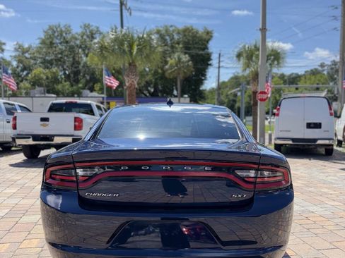 Used 2015 Dodge Charger SXT RWD image 6