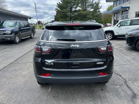 Used 2022 Jeep Compass Latitude w/ Sun and Sound Group AWD/4WD image 5