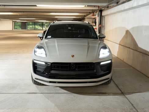 Certified 2024 Porsche Macan AWD/4WD image 6