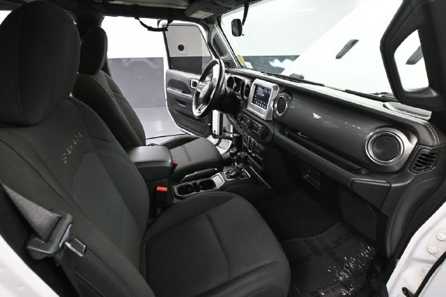 Used 2019 Jeep Wrangler Unlimited Sahara AWD/4WD image 38