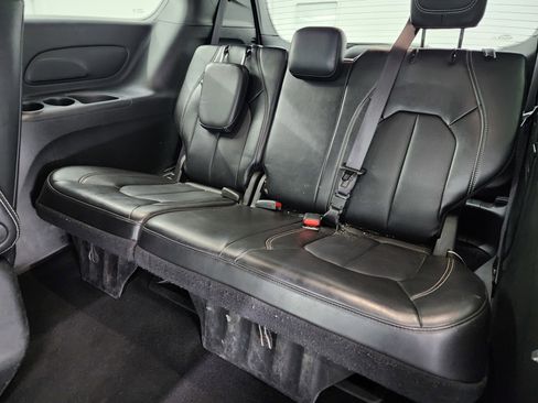 Used 2024 Chrysler Pacifica Limited image 42