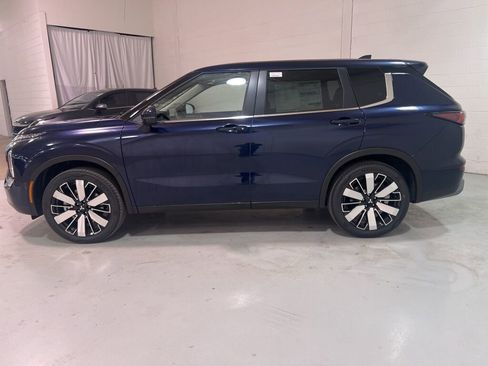 New 2025 Mitsubishi Outlander SE image 6