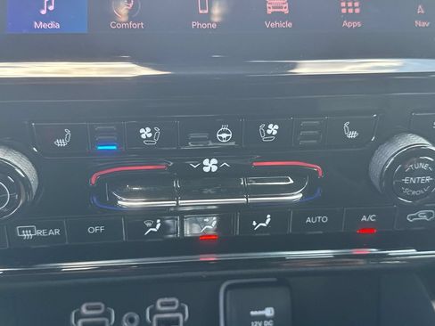Used 2025 Jeep Grand Cherokee L Limited w/ Luxury Tech Group II RWD image 32
