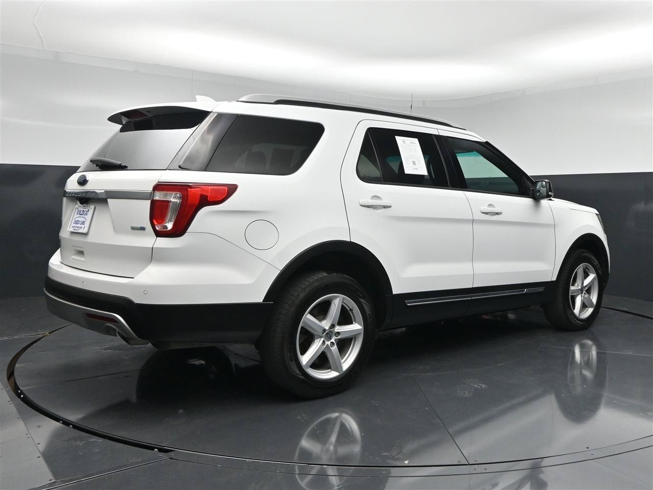 Used 2016 Ford Explorer XLT AWD/4WD image 6