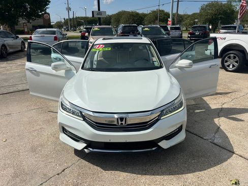 Used 2017 Honda Accord Touring image 27