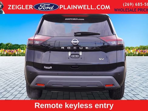 Used 2023 Nissan Rogue SV image 4