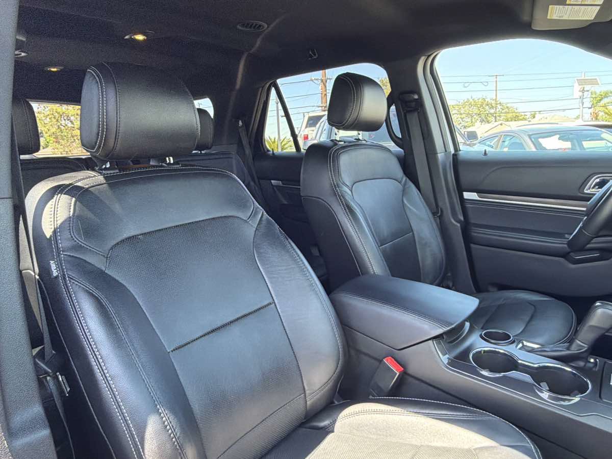 Used 2017 Ford Explorer Limited w/ Equipment Group 301A FWD image 32