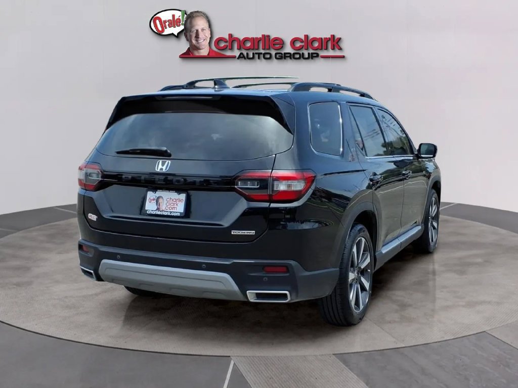 Used 2025 Honda Pilot Touring image 5