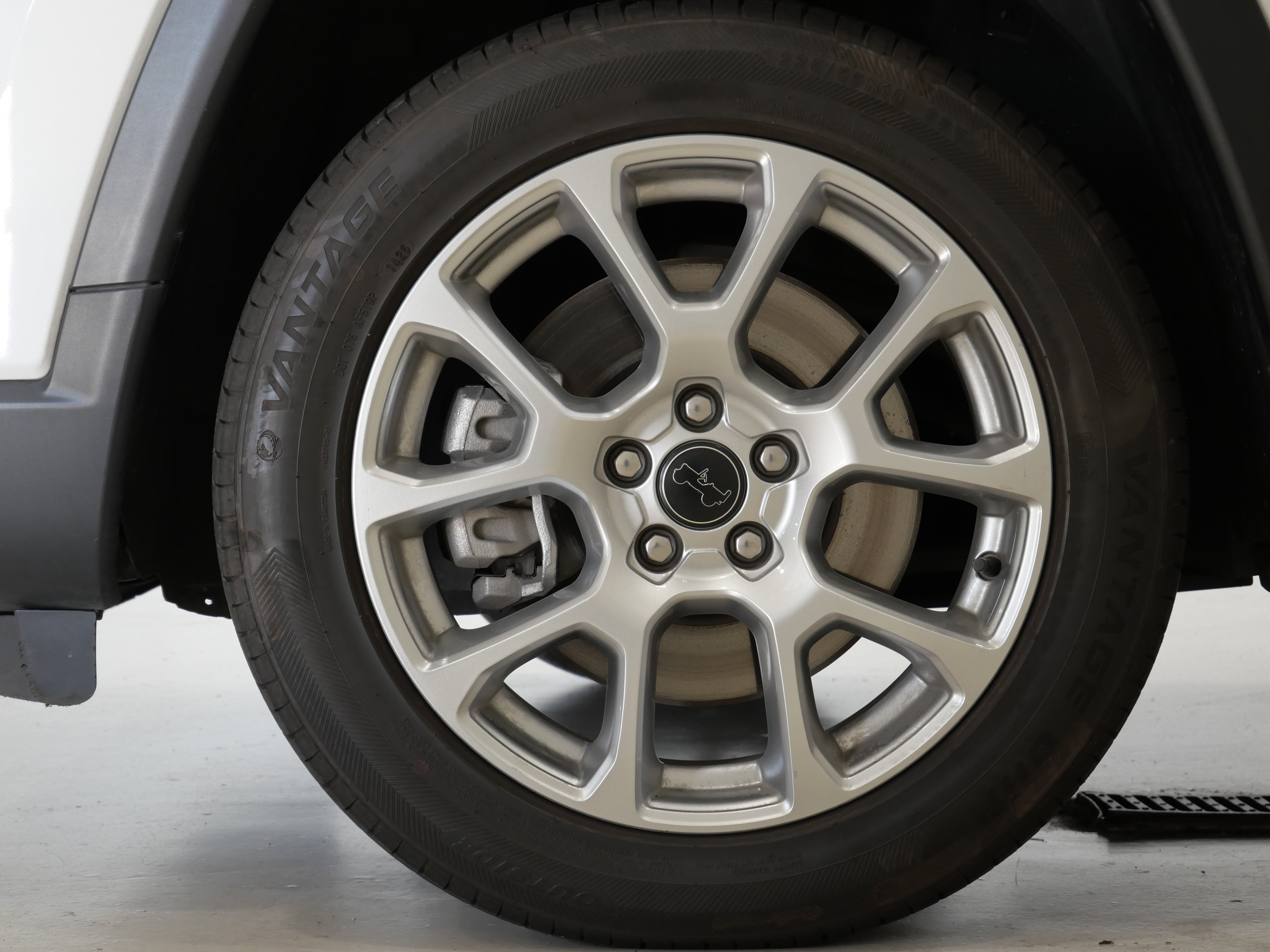 Used 2025 Jeep Compass Limited AWD/4WD image 9