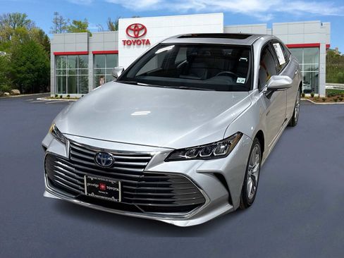 Certified 2019 Toyota Avalon XLE image 1