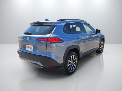 Used 2022 Toyota Corolla Cross XLE w/ Convenience Package FWD image 11