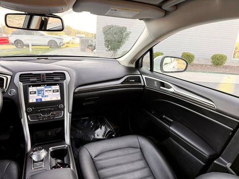 Used 2018 Ford Fusion SE w/ Equipment Group 602A FWD image 24