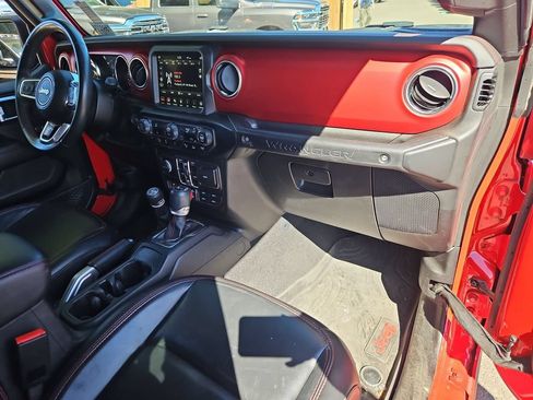 Used 2021 Jeep Wrangler Unlimited Rubicon w/ Xtreme Recon 35" Tire Package AWD/4WD image 17