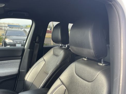 Used 2024 Jeep Compass Latitude AWD/4WD image 19