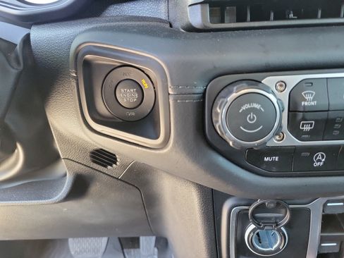Certified 2025 Jeep Gladiator Sport AWD/4WD image 21