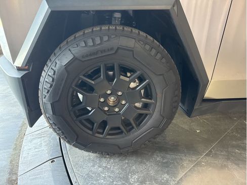 Used 2024 Tesla Cybertruck AWD Crew Cab image 3