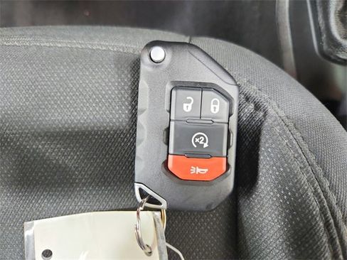 Used 2021 Jeep Wrangler Unlimited Sahara image 29