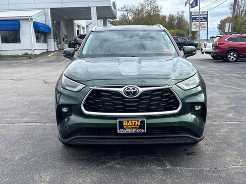 Used 2023 Toyota Highlander XLE AWD/4WD image 2