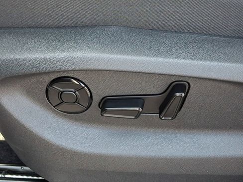 Certified 2025 Volkswagen Tiguan SE AWD/4WD image 25