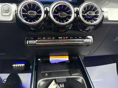 Used 2025 Mercedes-Benz GLB 250 4MATIC image 18