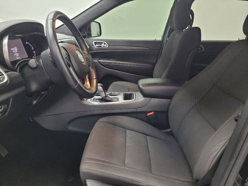 Used 2019 Jeep Grand Cherokee Laredo AWD/4WD image 17