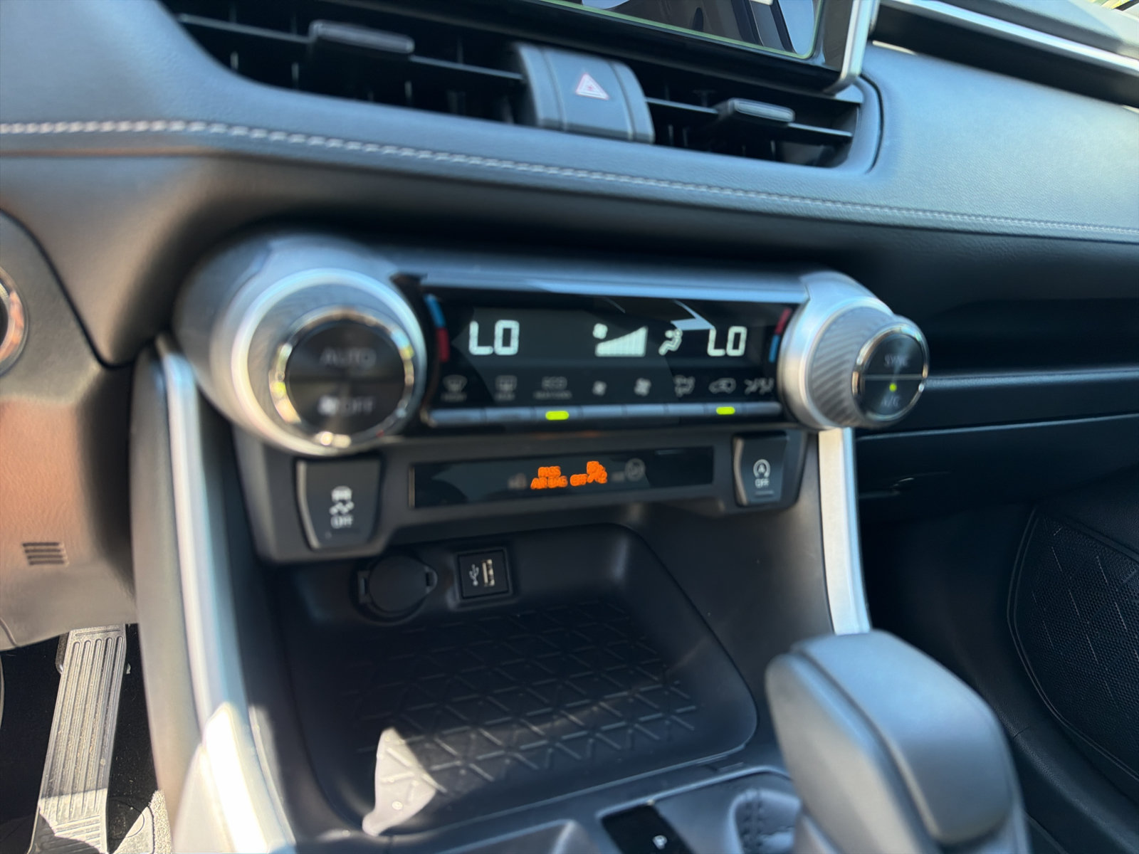 Used 2025 Toyota RAV4 XLE FWD image 28