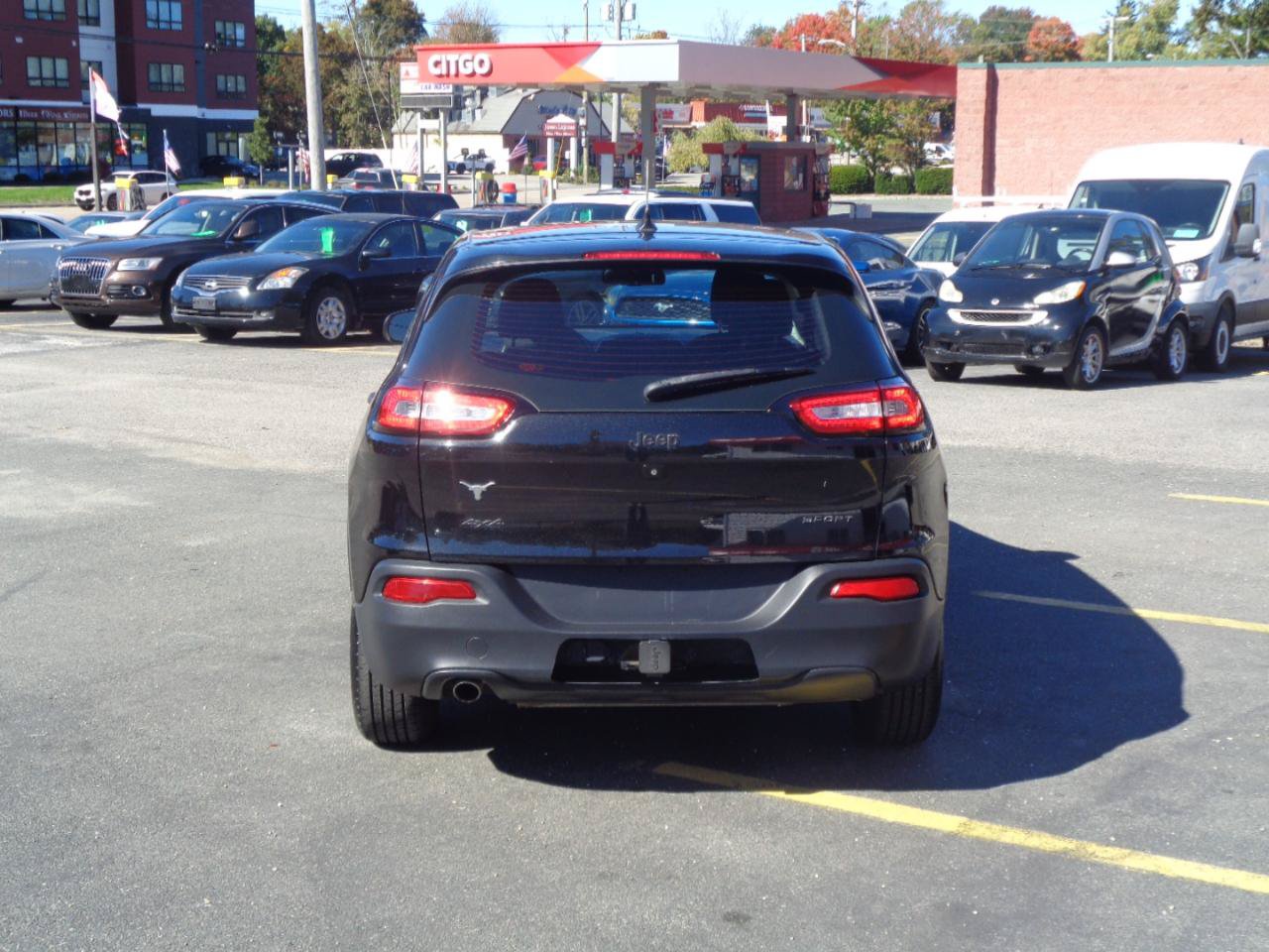 Used 2015 Jeep Cherokee Sport FWD image 12