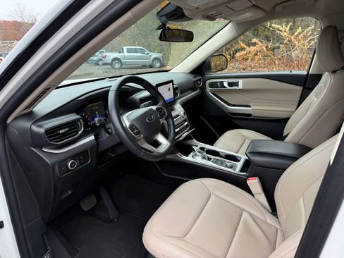 Used 2023 Ford Explorer XLT w/ Equipment Group 202A image 3