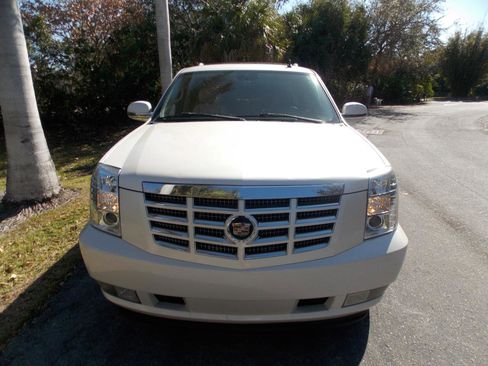 Used 2007 Cadillac Escalade 2WD w/ Information Package image 12