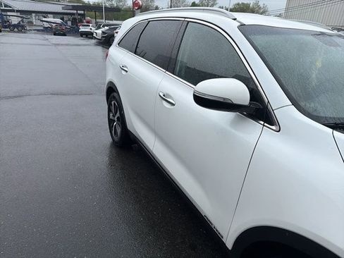 Used 2017 Kia Sorento EX AWD/4WD image 2