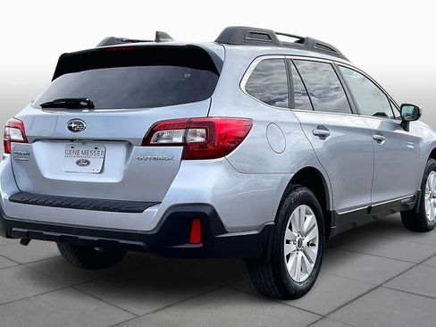 Used 2018 Subaru Outback 2.5i Premium image 12